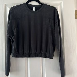 Lululemon size 4 cropped long sleeve